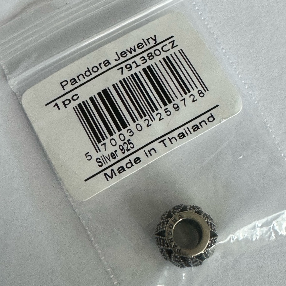 Authentic Pandora Sparkling Leaves Charm 791380CZ